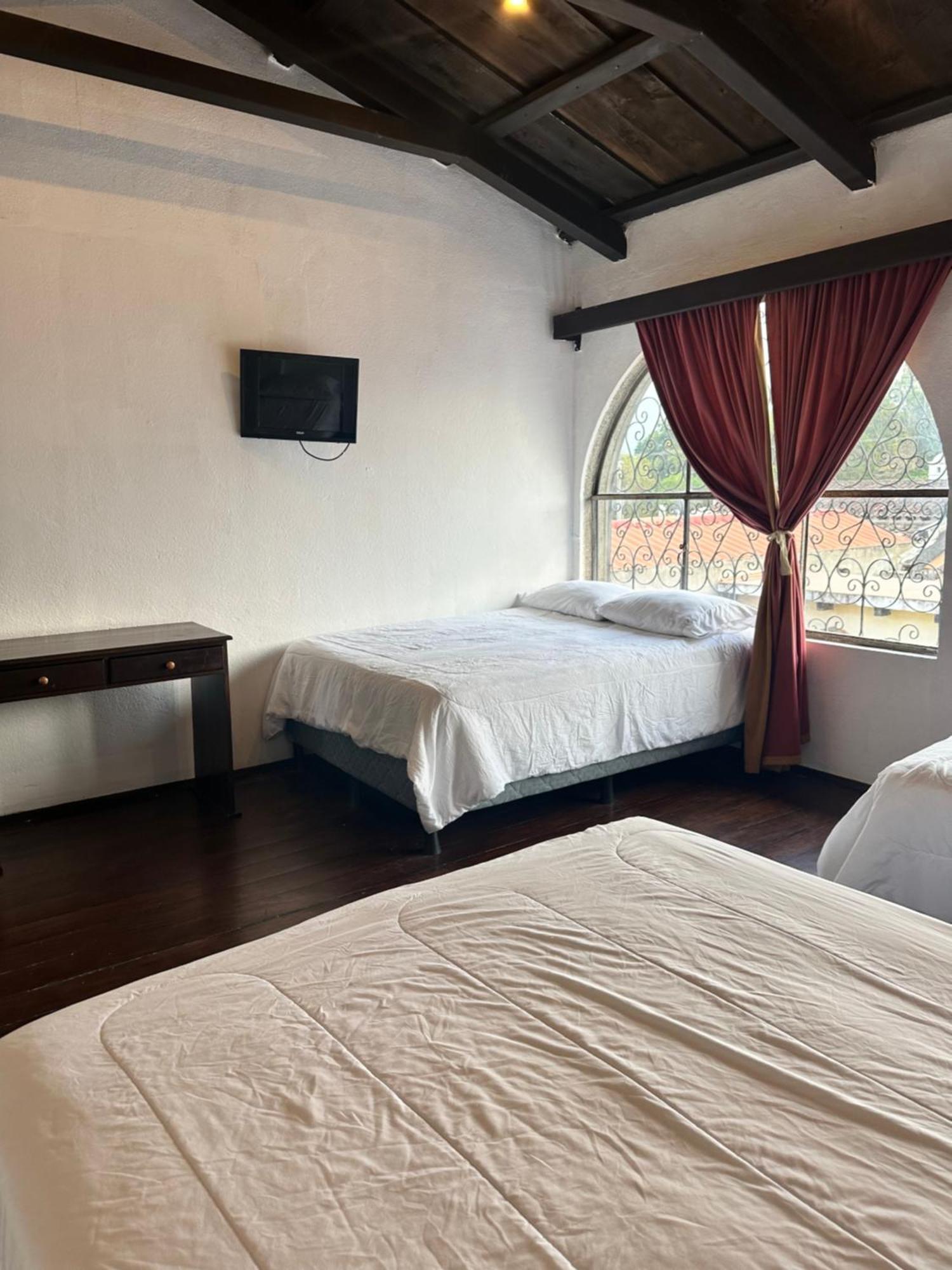 Don Valentino Hotel Antigua Bagian luar foto