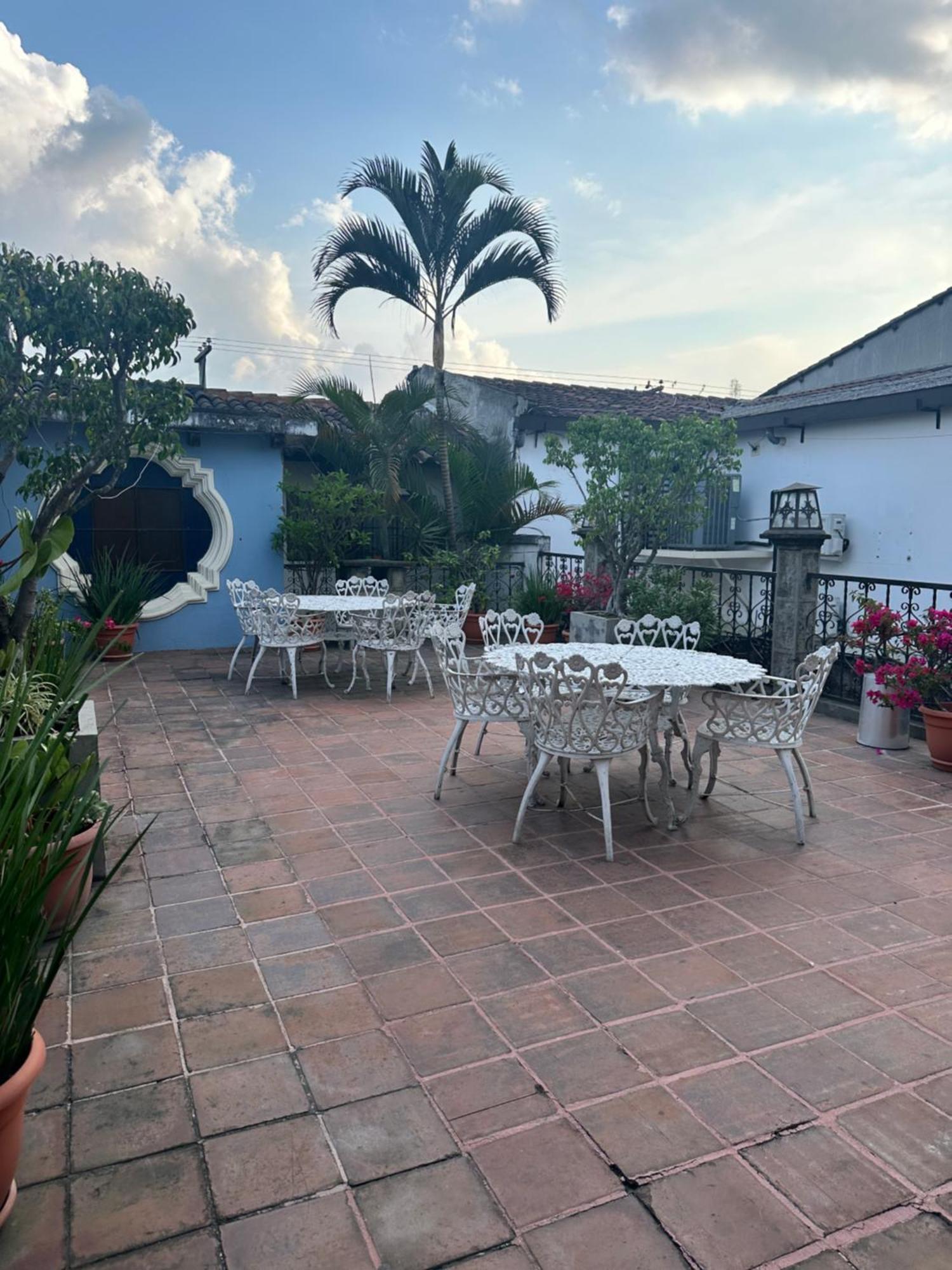 Don Valentino Hotel Antigua Bagian luar foto
