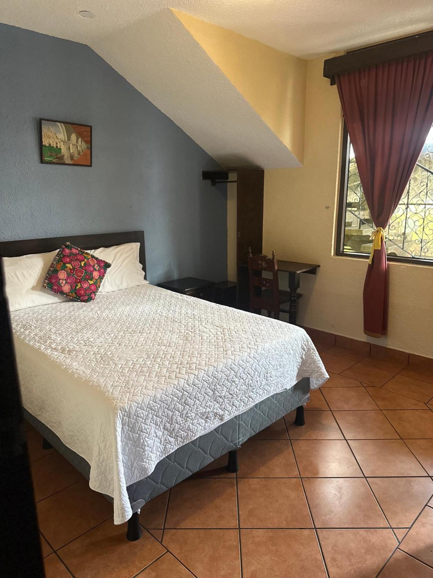 Don Valentino Hotel Antigua Bagian luar foto