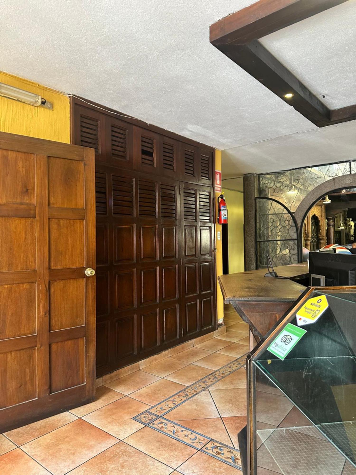 Don Valentino Hotel Antigua Bagian luar foto