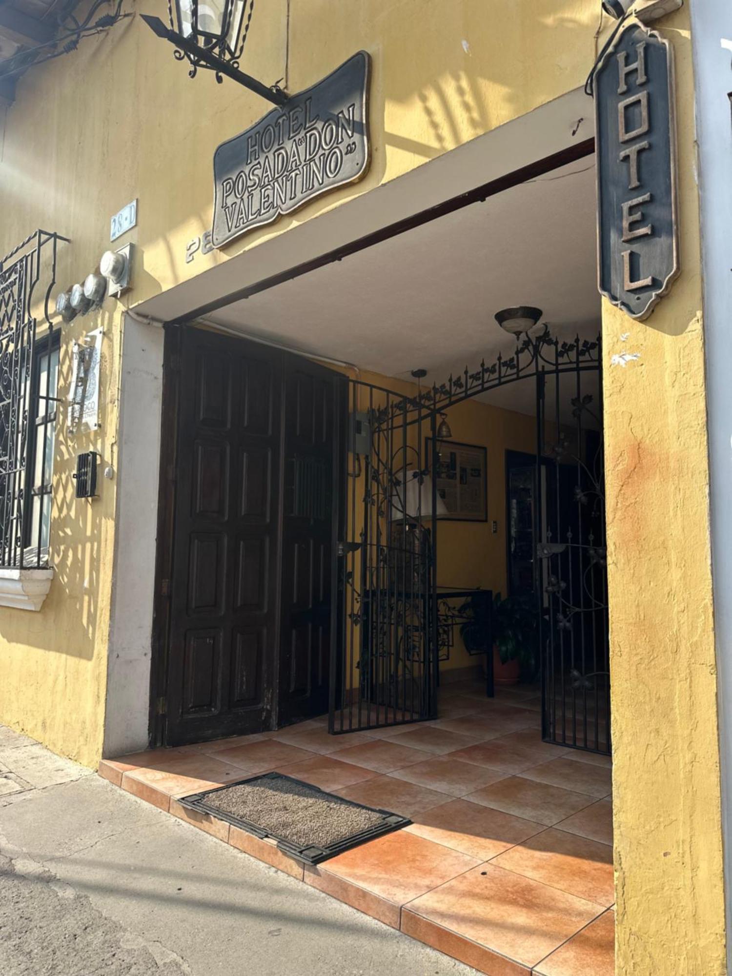 Don Valentino Hotel Antigua Bagian luar foto