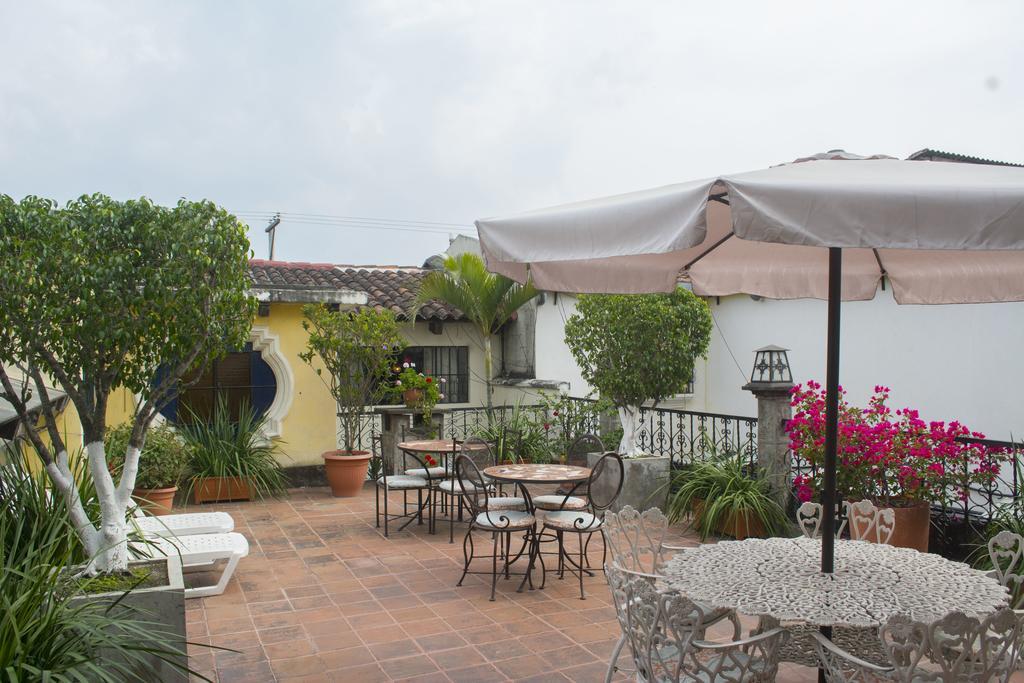 Don Valentino Hotel Antigua Bagian luar foto