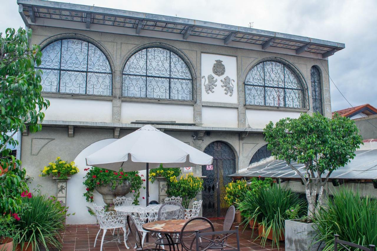 Don Valentino Hotel Antigua Bagian luar foto