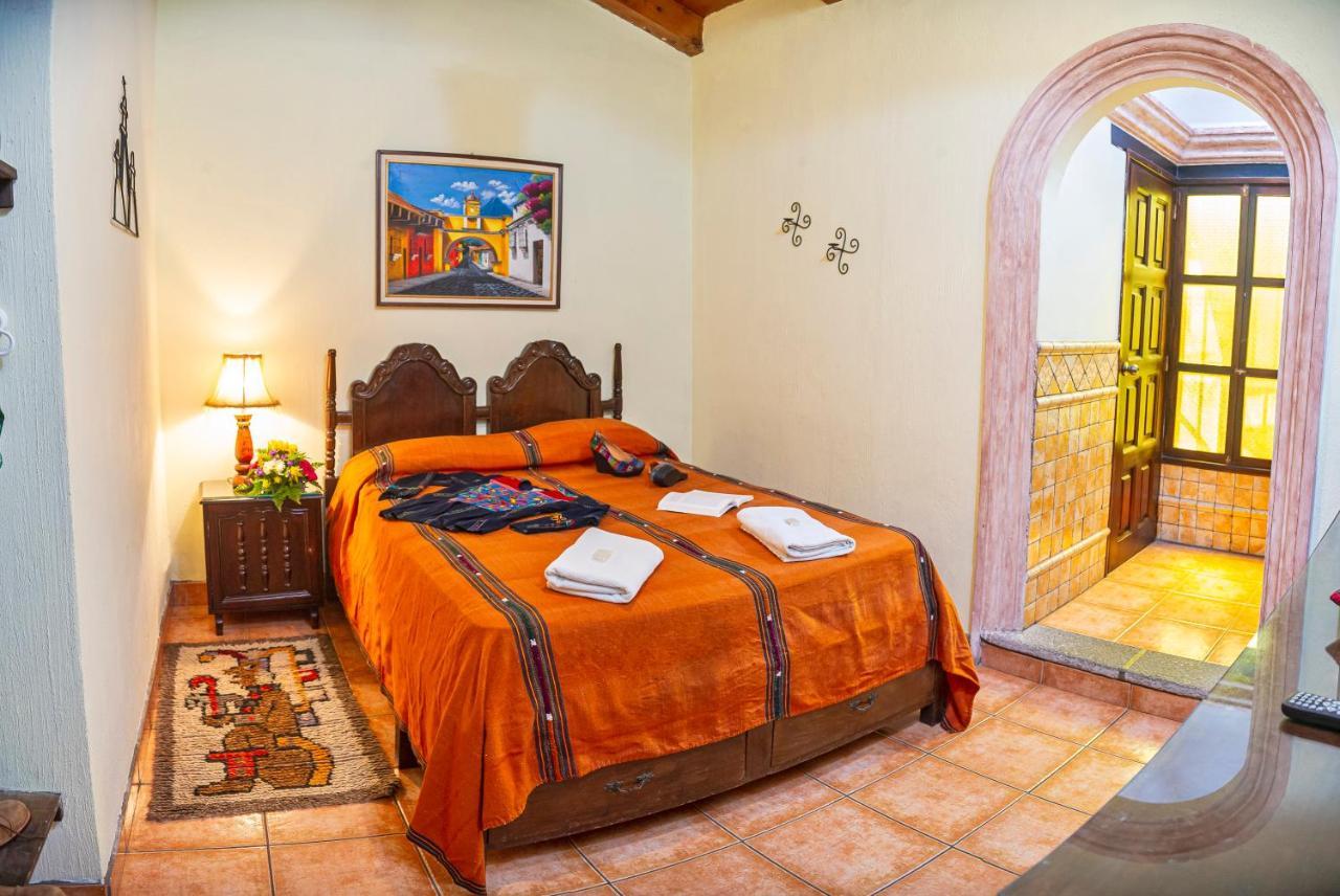 Don Valentino Hotel Antigua Bagian luar foto